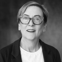 Julia Cross