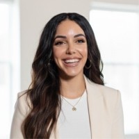 Stephanie NuesiStephanie Nuesi is an Influencer