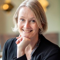 Lisa van GinnekenLisa van Ginneken is an Influencer