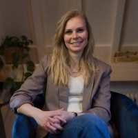 Mirjam van Dam
