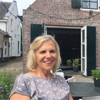 Yvonne Boks
