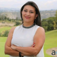 Mayra Mora Jefa de Atención al Cliente