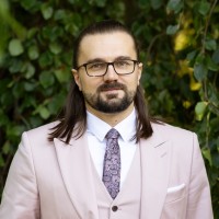 Adrian Mackiewicz, CFA