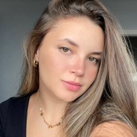 Julia Paes