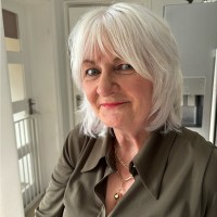 Suzanne Knight