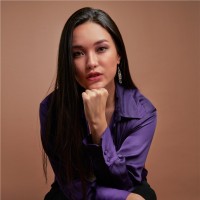 Alina H.