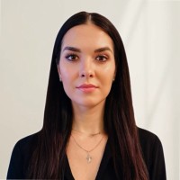 Yana Gallo, Mba