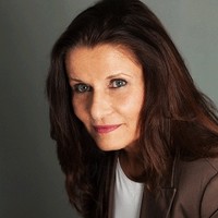 Liz Luhr