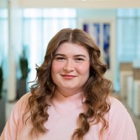 Ellie Hilton, Eit