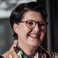 Dr. Claudine Perlet