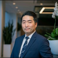 Alex Kim, Cfa