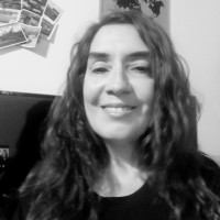 Adriana Santa Cruz