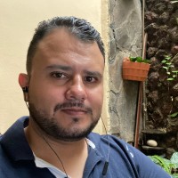 Luis Hernández C