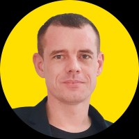 Роман Перлов
