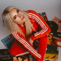 Amber D