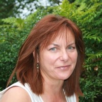 Ros McDade