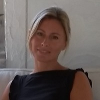 TANIA HAOT