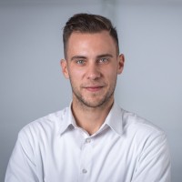 Dr. Marius Bayer