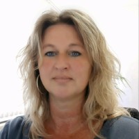 Andrea De Vries-Pars