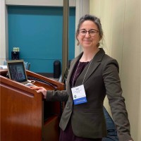 Dr. Lisa Loomis-Davern (she/her)