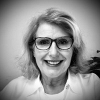 Lynn Groves