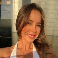 Adriana Flores