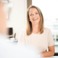 Dr. Nadine Listl