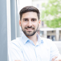 Emre Esir