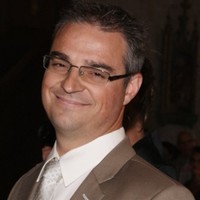 Dominique Pinon