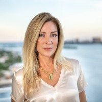 Maria Elena Vinces
