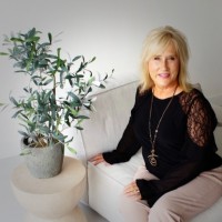 Shelli J.