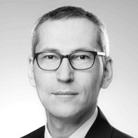 Dr. Kai Simon
