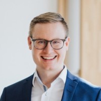 Dr. Simon Jenniches