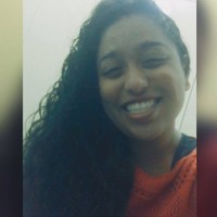 Suélen Rezende