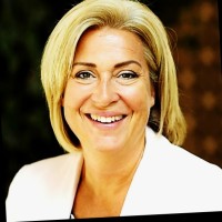 Roxanne Salton, MInstD