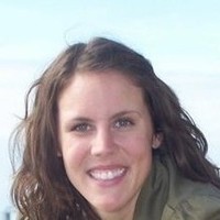 Julie Knutson, Aap