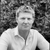 Warren Luxton