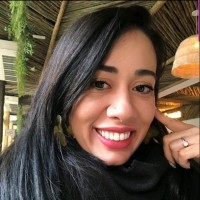 Isis Ferreira