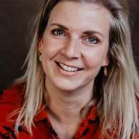 Madelon Van Riel