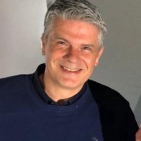 Dr Lee Tucker