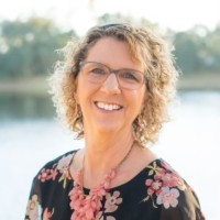 Stephanie Reeves