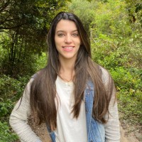 Flávia Breder Carneiro