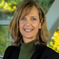 Julia M Smith
