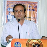Dr. Viren Manek