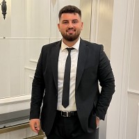 Şafak Uğur