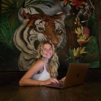 Anna Liubimova (刘安娜）