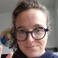 Le tablier bleu Atelier céramique