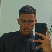 Daniel Freitas sério