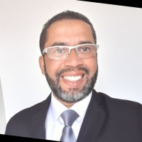 Dr. Roberto Correia