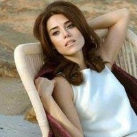 Cansu Dere